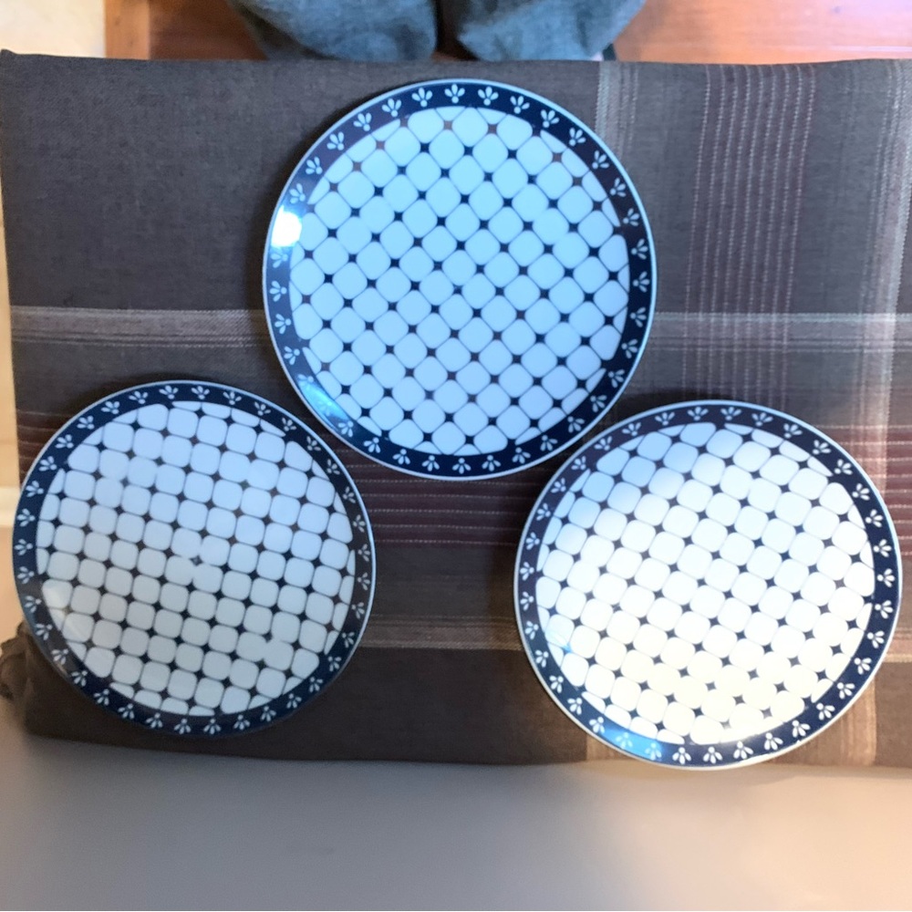 Essentials Japanese Blue and White Patterned Plates